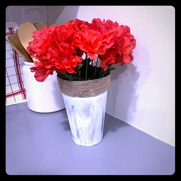 Flowers with vase - Picture 1 of 1